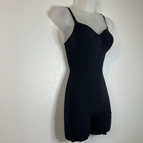SKIMS Seamless Sculpt Black LOW BACK MID THIGH BODYSUIT Size Medium NWOT - Picture 5 of 13